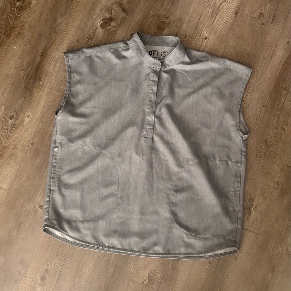 FIGS- Graphite Gray Women’s Scrubs
